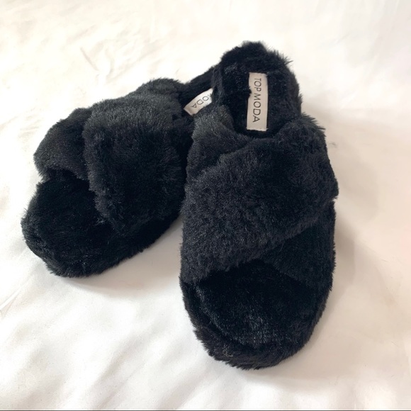 TOP Moda Shoes - Top Moda black faux fur cross slippers